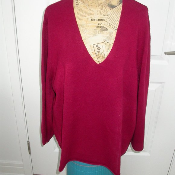 Red V neck Pullover - Picture 4 of 6